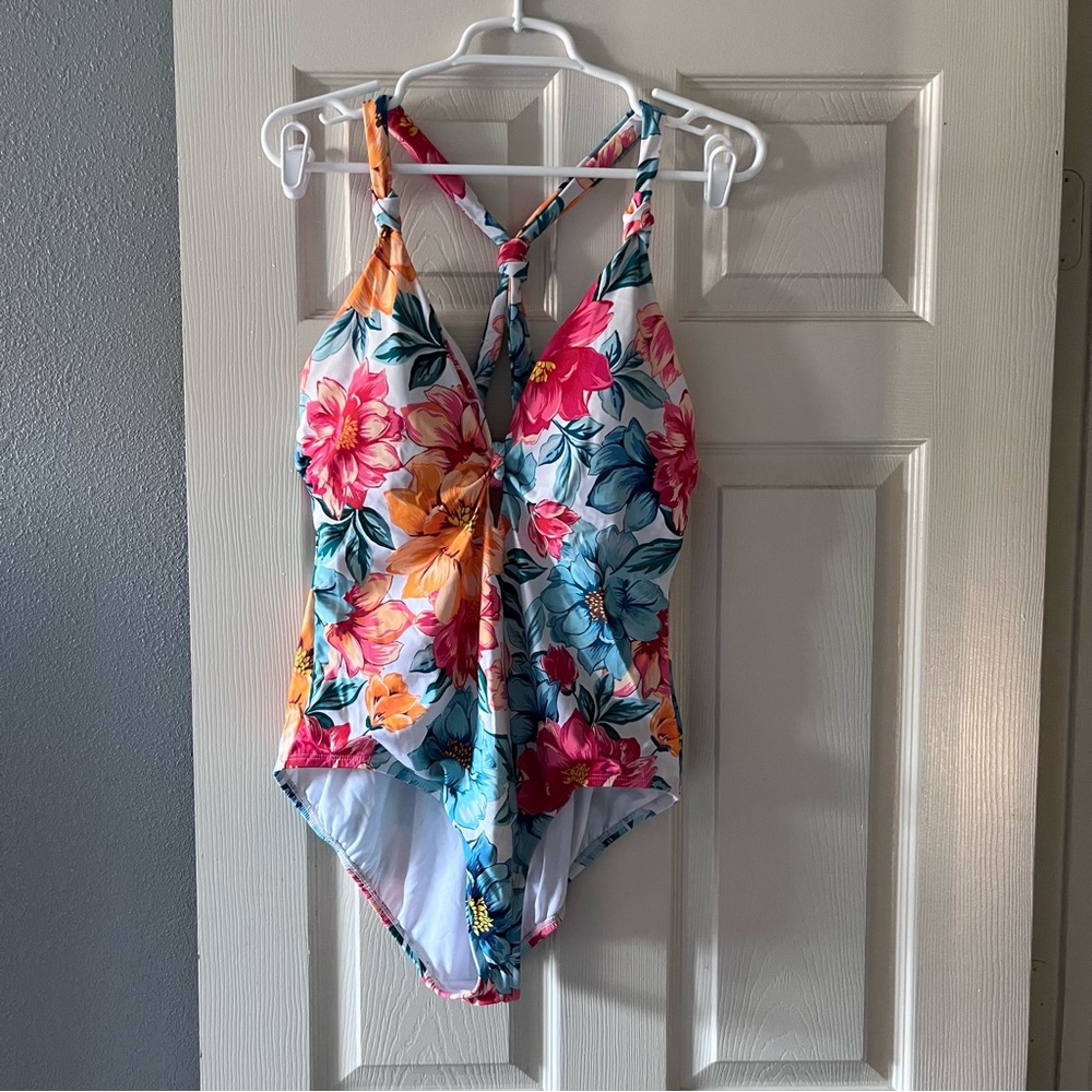 Woman’s swimsuit! Worn. Does have stain on inside. See pictures.